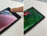 Oppon ja Xiaomin näytön alle sijoitetulla etukameralla varustetut puhelimet esiintyvät videolla