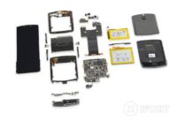 iFixit purki Motorolan taittuvanäyttöisen Razr-älypuhelimen osiin – ”monimutkaisin purkamamme härveli”