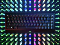 Razerilta uusi 65 % kokoinen langaton Blackwidow V3 Mini -näppäimistö