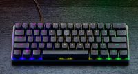 Razer julkaisi analogisilla kytkimillä varustetun Huntsman Mini Analog 60 % -pelinäppäimistön