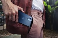 Motorola julkaisi uuden Edge 30 -älypuhelimen – maailman ohuin 5G-puhelin