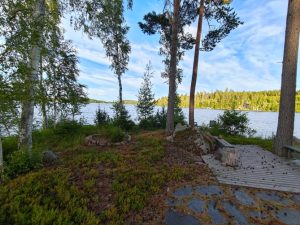 io-techin toimitus toivottaa rentouttavaa juhannusta 2024!