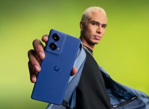 Motorola julkaisi uuden moto g85 5G:n edullisempaan keskiluokkaan