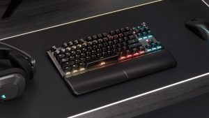 Corsair julkaisi uuden K70 Core TKL -näppäimistön langallisena ja langattomana