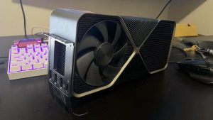 Neljän korttipaikan GeForce RTX 4090 Ti -prototyyppi löysi tiensä Reddit-käyttäjän käsiin