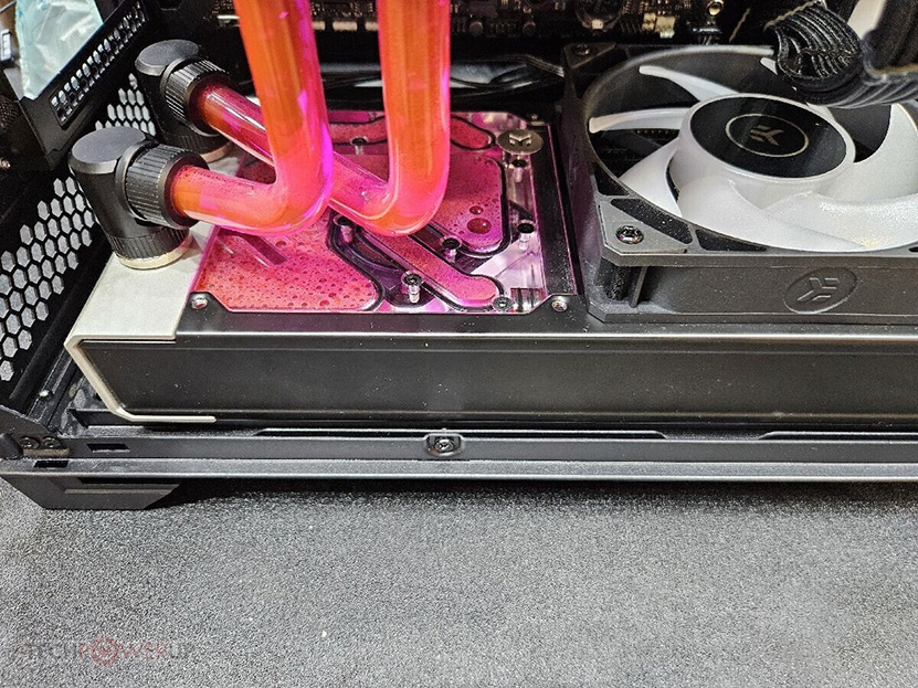 ekwb-quantum-surface-kinetic-240-closeup-20250528.jpg