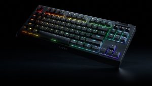 Razer julkaisi uuden BlackWidow V4 Tenkeyless HyperSpeed -näppäimistön