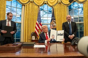 Intelin toimitusjohtaja Lip-Bu Tanin ja presidentti Trumpin tapaaminen päättyi positiivisissa merkeissä