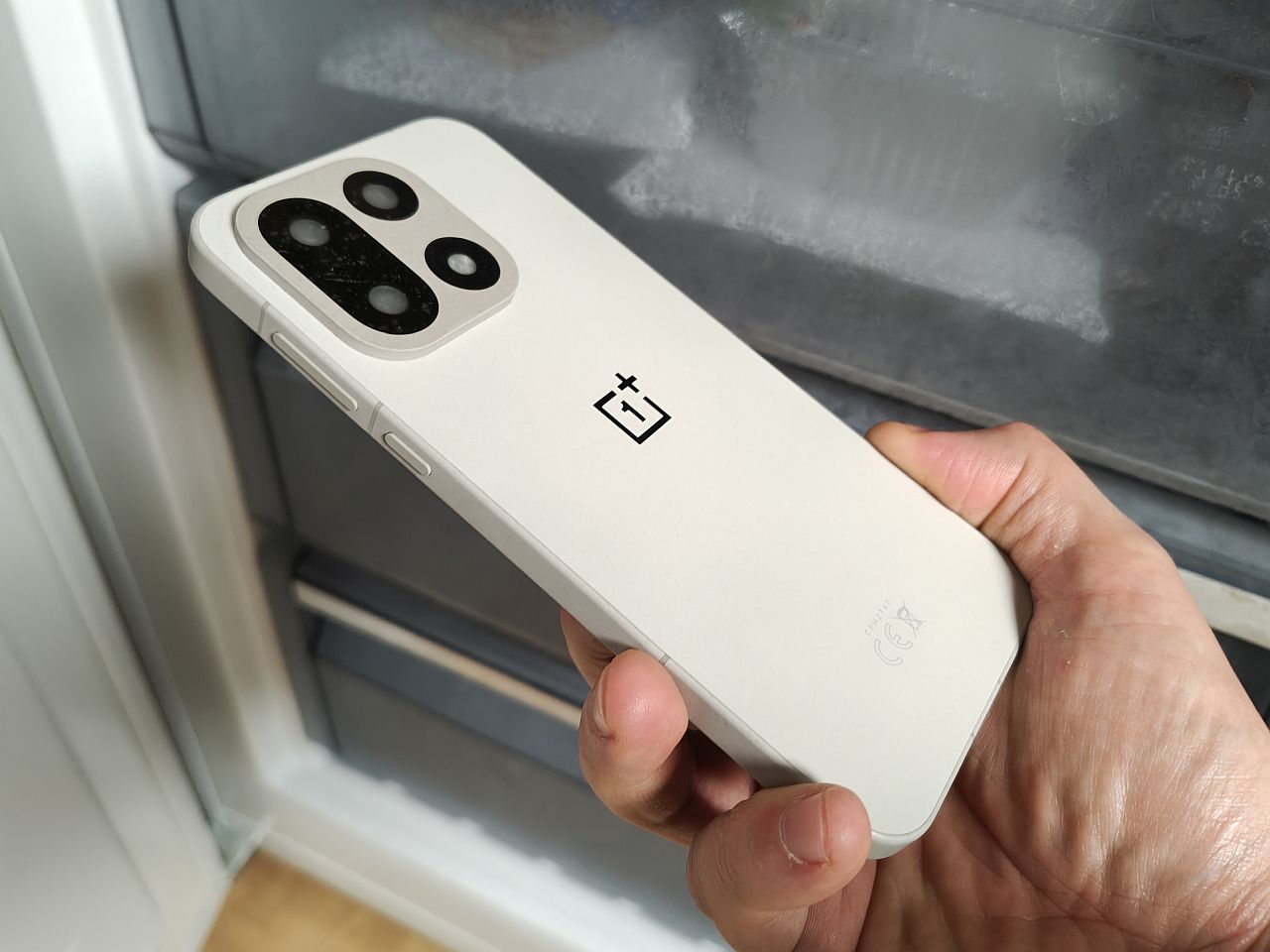 oneplus15-pakastin.jpg