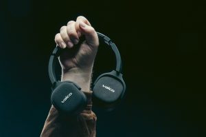 Valco julkaisi uudet kompaktimmat ja keveät VMK15-vastamelukuulokkeet