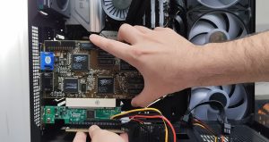 Tubettaja viritti Voodoo2:n toimimaan Windows 11:n ja Ryzen 9 9900X:n parina